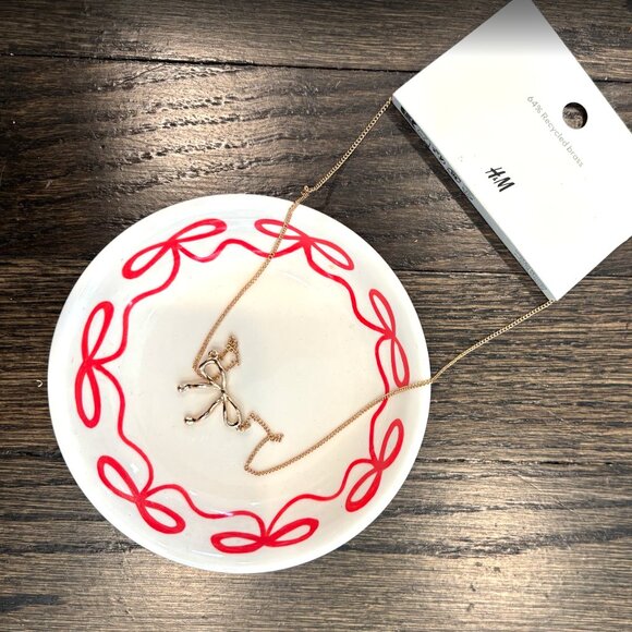 BRAND NEW - Jewelry Dish with Red Bow with H&M Gold Bow Necklace Set - Picture 1 of 2